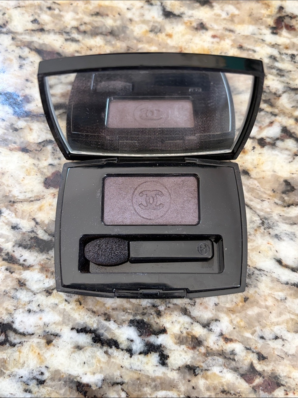 💋⚡️CHANEL Taupe Grise Eyeshadow